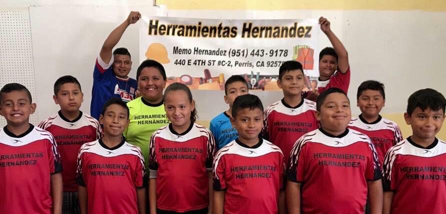 Equipo de futobl infantil patrocinado por Hernandez Tools